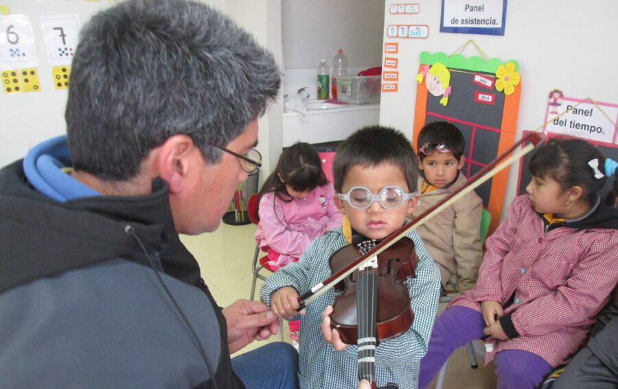 El Impacto de la música en el desarrollo integral de niñas y niños ciegos